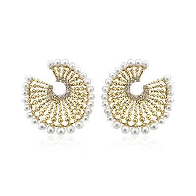 Glow Pearl Stud Earrings - by Eda Çetin