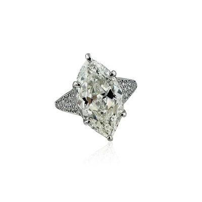 Grace Moissanite Ring - by Eda Çetin