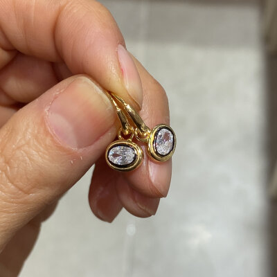 Halkada Oval Taş Küpe - by Eda Çetin