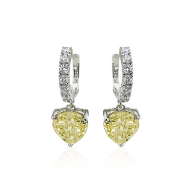 Heart Earrings in the Ring - by Eda Çetin