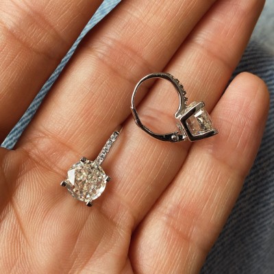 Hook Moissanite Earring - Thumbnail