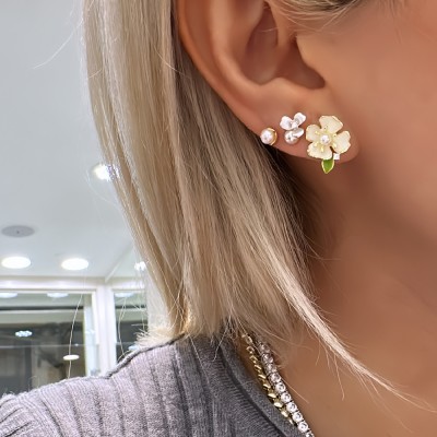 Magnolia Mini Pearl Earrings - Thumbnail