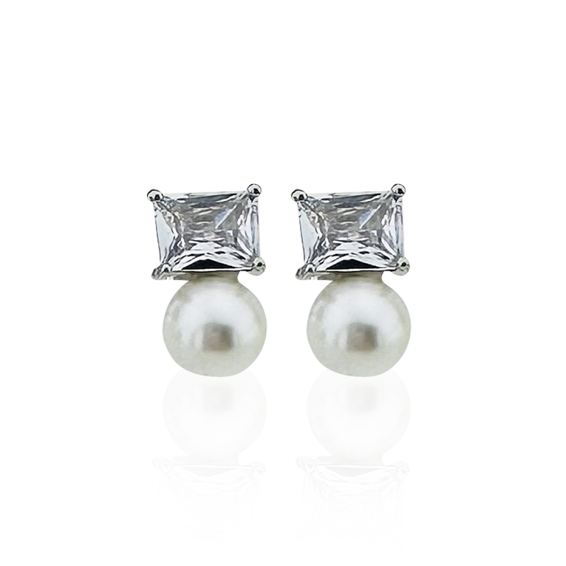 Mini Muu Pearl Earrings