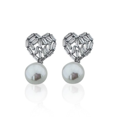 by Eda Çetin - Pearl Heart Earrings