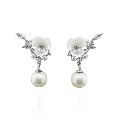 byEdaÇetin - Pearlescent Flower Earrings (1)