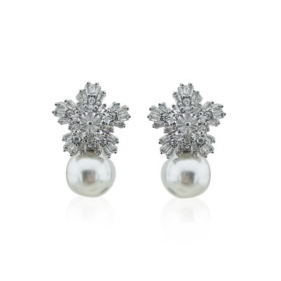 by Eda Çetin - Snowflake Pearl Earring